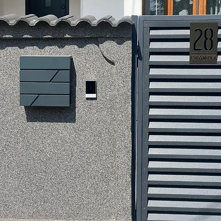 Апарт-отель Piramidei Бухарест