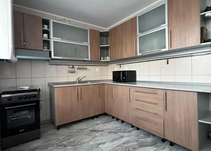 Piramidei 3* Bucureşti