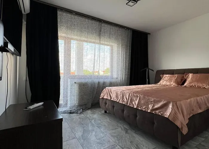 Piramidei 公寓式酒店 3*